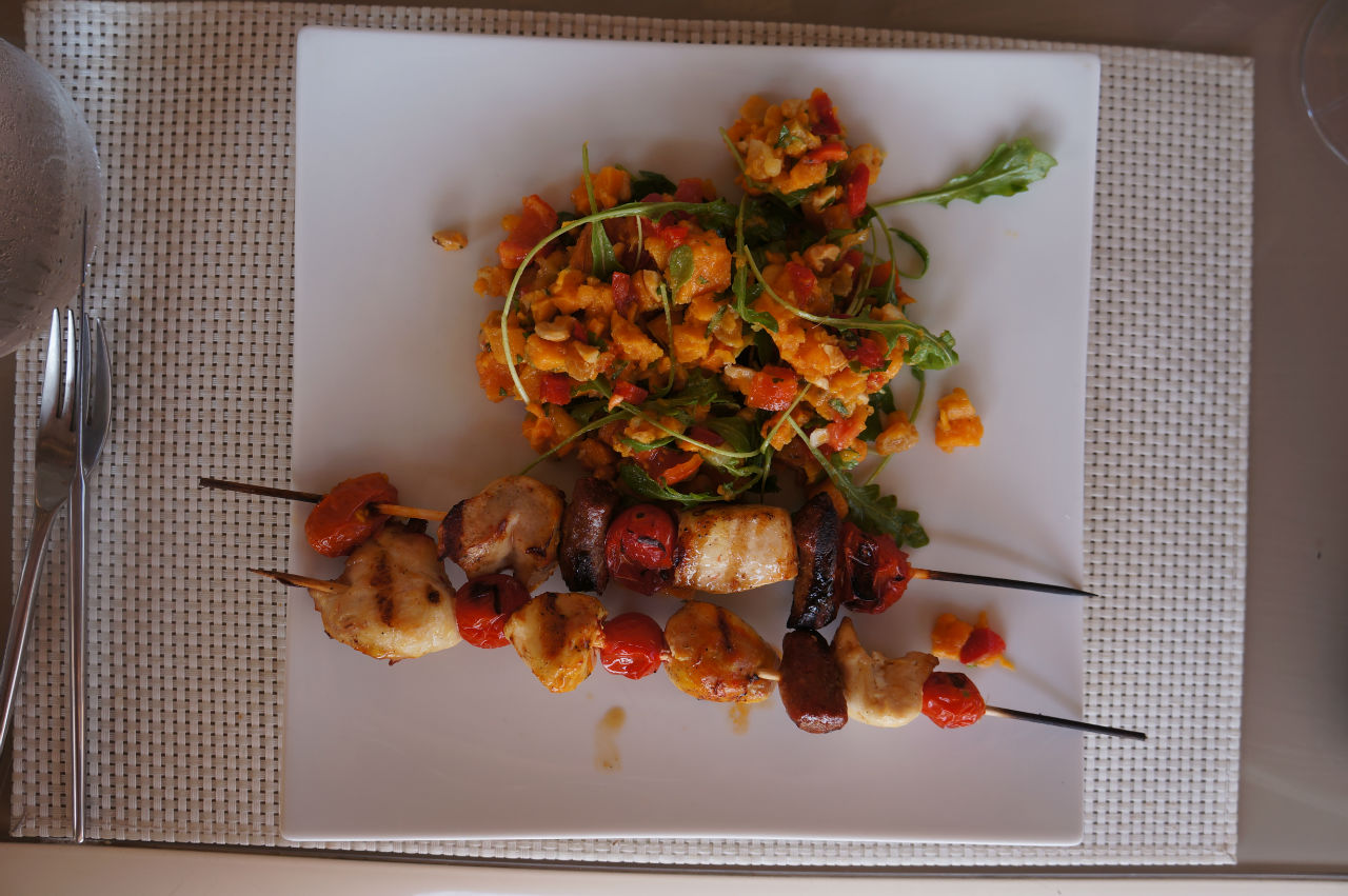 poulet-safran-merguez-tomates-cerises-salade-de-patate-douce