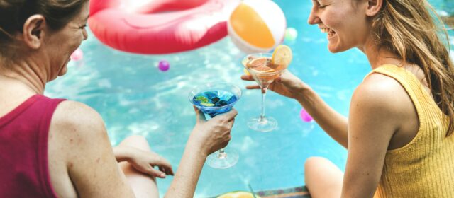 10 recettes de cocktails d’été à siroter au bord de la piscine