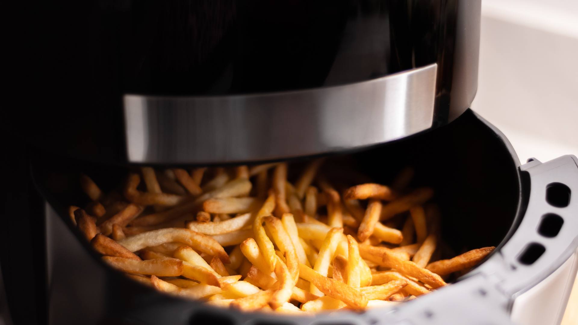 Frites dans une friteuse à air