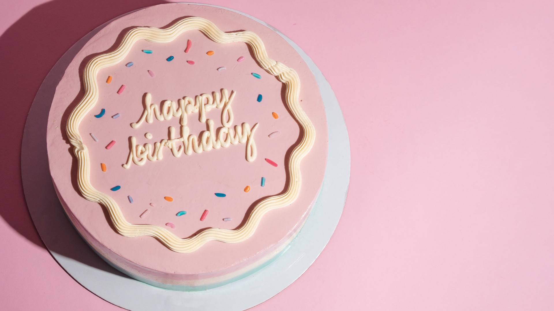Gâteau d'anniversaire rose