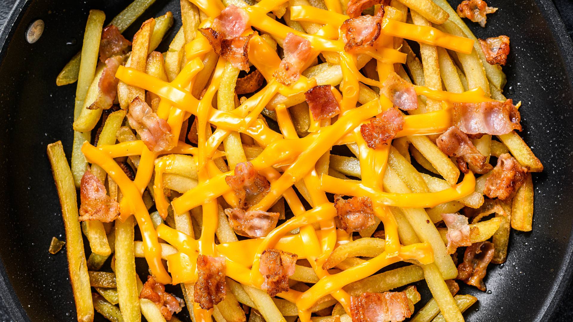 Frittes au cheddar et au bacon